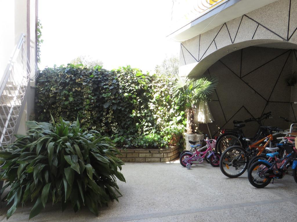 Apartments Tonka Pakostane Exterior photo