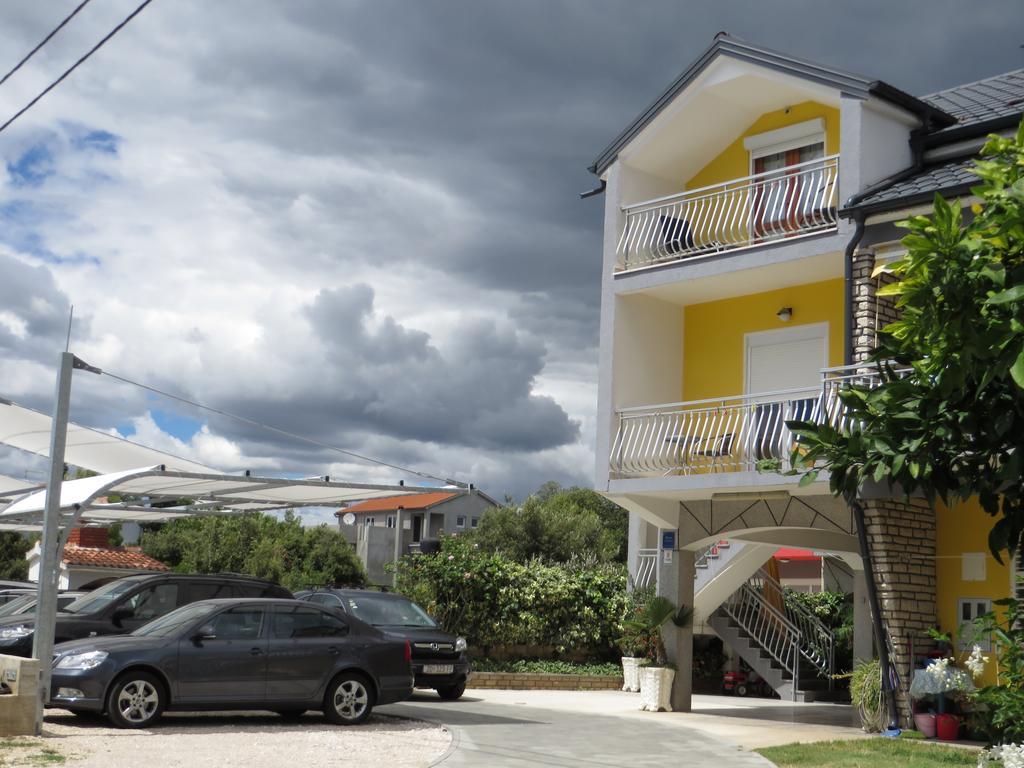Apartments Tonka Pakostane Exterior photo