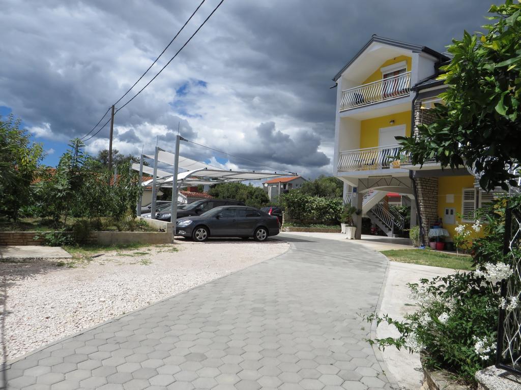 Apartments Tonka Pakostane Exterior photo